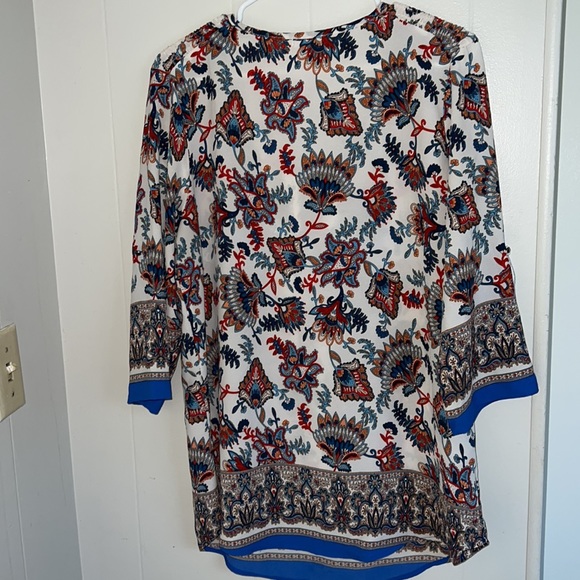 Red/Blue Floral Top - Picture 3 of 3